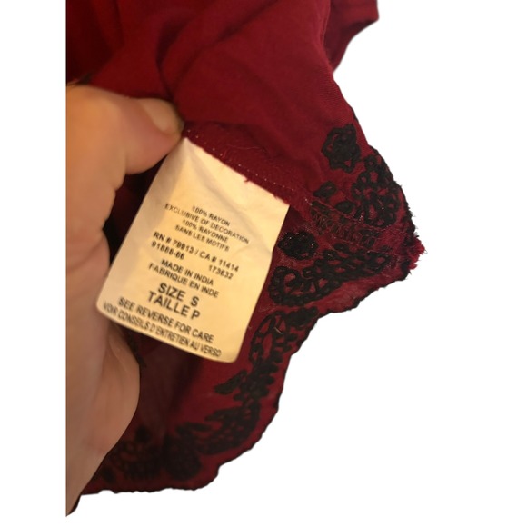 Motherhood‎ Maternity Burgundy Embroidered V Neck Blouse Tunic 3/4 Sleeve Size S - Picture 6 of 7